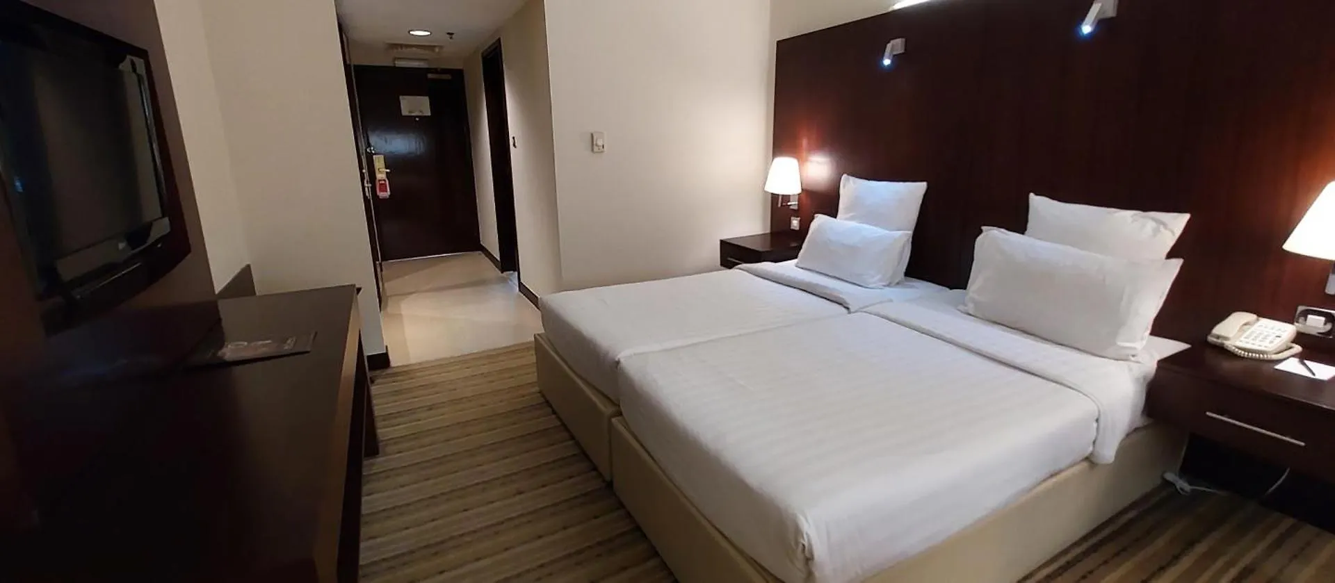 Aavri Hotel دبي