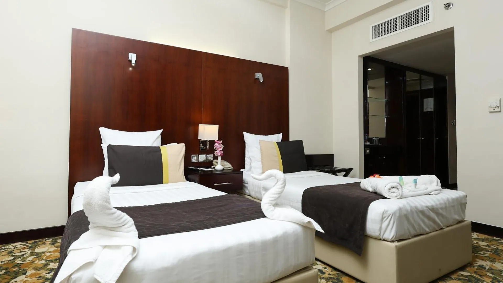 Aavri Hotel دبي