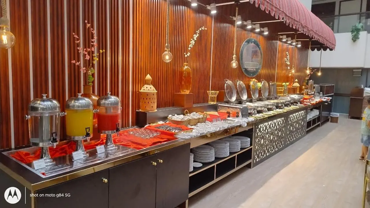 Aavri Hotel دبي 4*,